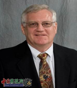 唐纳德 . 莱维斯博士，全球养猪顾问.jpg